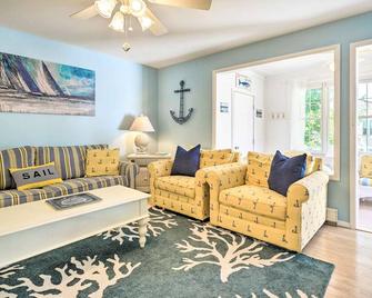 Captain's Quaders home - Cape May - Living room