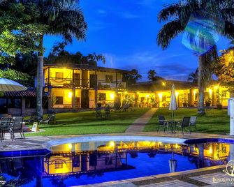 Hotel Bosques Del Saman Alcala - Alcalá - Piscina