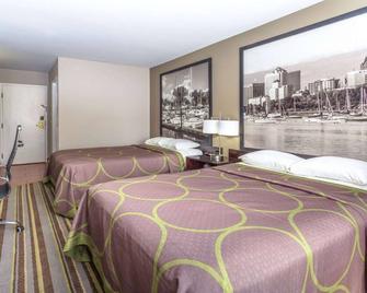 Super 8 by Wyndham Delavan Near Lake Geneva - Delavan - Habitación