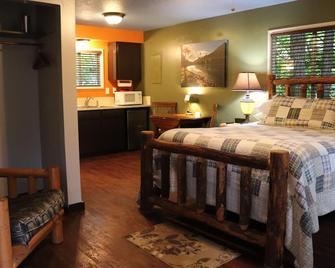 Lone Fir Resort - Cougar - Habitación
