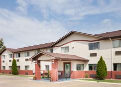 Super 8 by Wyndham Washington/Peoria Area - Washington - Building