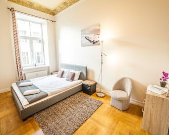 New 2-Room Apartment With Balcony In Very Center - Riga - Habitación