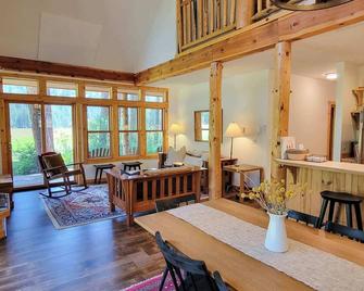 Three Girls Cabin - meadow side cabin in Mazama - Mazama - Dining room