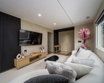 Mountain x Wabi-Sabi - Salt Lake City - Living room