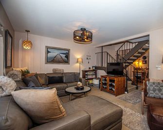 Lake Forest Glen # 114 By Hauserman Rentals - Tahoe City - Salon