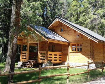 CHALET L'UBAC, a little corner of paradise between Lake Annecy and its mountains - Bluffy - Bâtiment