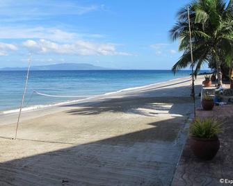 Sunset AT Aninuan Beach Resort - Puerto Galera - Παραλία