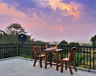 Hor Nok Hook Ta To Resort - Ban Patirup Thidin - Balcón