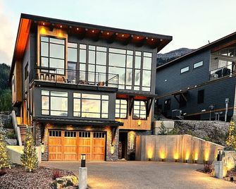 Mtn Spa Retreat | Sauna + Cold Plunge I Ski In/Out - Fernie - Gebäude