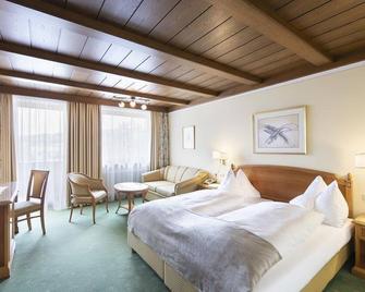 Hotel Landgasthof Altwirt - Seeham - Slaapkamer