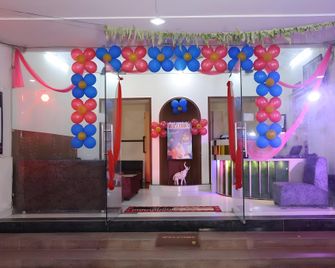 Hotel Kumkum Chhaya - Panna - Building