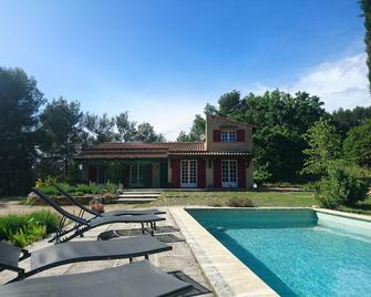 Welcome to Cadenet in Provence's Luberon region. - Cadenet - Pool