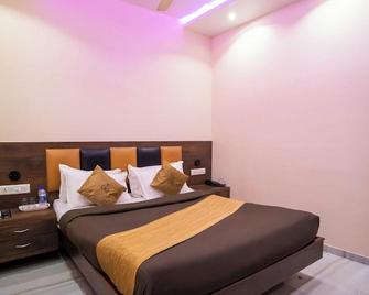 OYO 9327 Royce Executive - Mumbai - Bedroom
