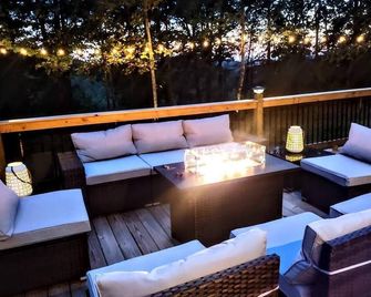 Tiny Home Big Fun - Knoxville - Balcony