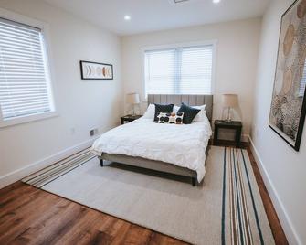 Brand New Downtown Apartment Near restaurants and 7 blocks from Beach. - Point Pleasant Beach - Bedroom