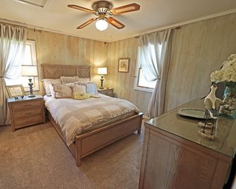 D116a-The Salty Quacker - Duck - Bedroom