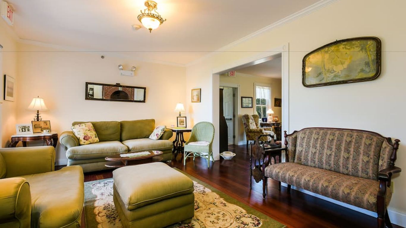 Payne's Harbor View Inn