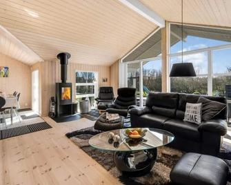 Holiday Home Haagen - 600m to the inlet in Western Jutland by Interhome - Tarm - Sala de estar