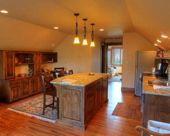 Best Mountain Views Of Glacier Park, West Glacier! One Mile From Glacier Park! - West Glacier - Cocina