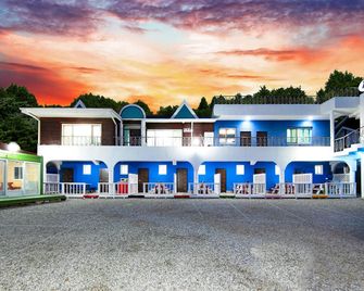 Anmyeondo Seventh Cat Pension - Taean - Edificio