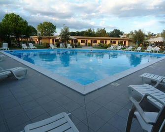 Koko Hotel Residence - Lido di Savio - Zwembad