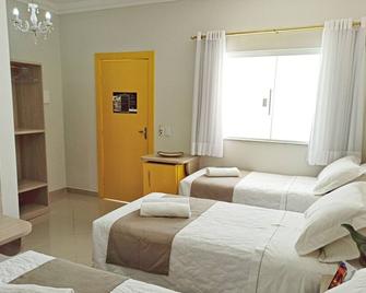 Hotel Pousada Família de Nazaré - Cachoeira Paulista - Bedroom