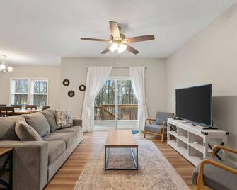 The Cedar at Ducks Landing - Aberdeen - Living room