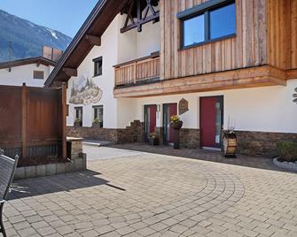 Hof Almfrieden - Dormitz - Nassereith - Gebouw