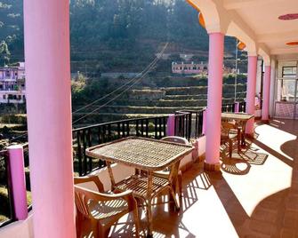 Hotel Taj Himalaya khirsu - Pauri Garhwal - Balcony