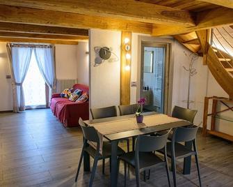 \'Pressoir à vin\' quiet holiday home in the heart of the Aosta Valley - Arnad - Essbereich