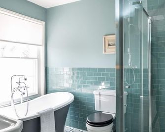 St Marys Gate Inn - Arundel - Bathroom