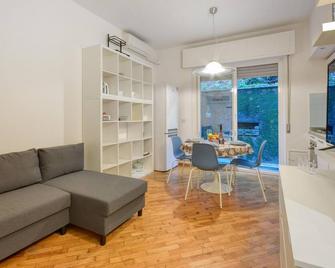 Cozy Apartment In Rapallo With Wifi - Rapallo - Living room