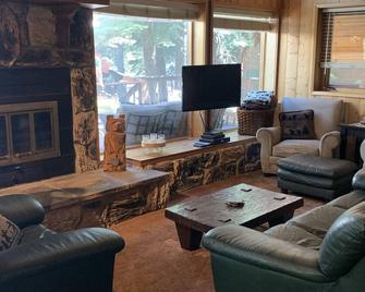 Dancing Bear Den - Lake View, Knotty Pine, Pets Welcome - Carnelian Bay - Living room