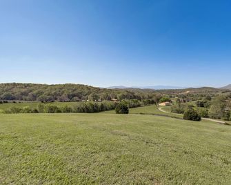 Panoramic Mtn Views Spacious Tennessee Home! - Newport