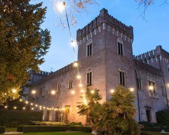 Relais Castello Bevilacqua - Bevilacqua - Gebäude