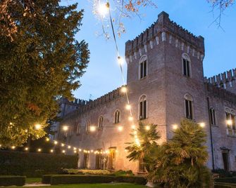 Relais Castello Bevilacqua - Bevilacqua - Gebäude