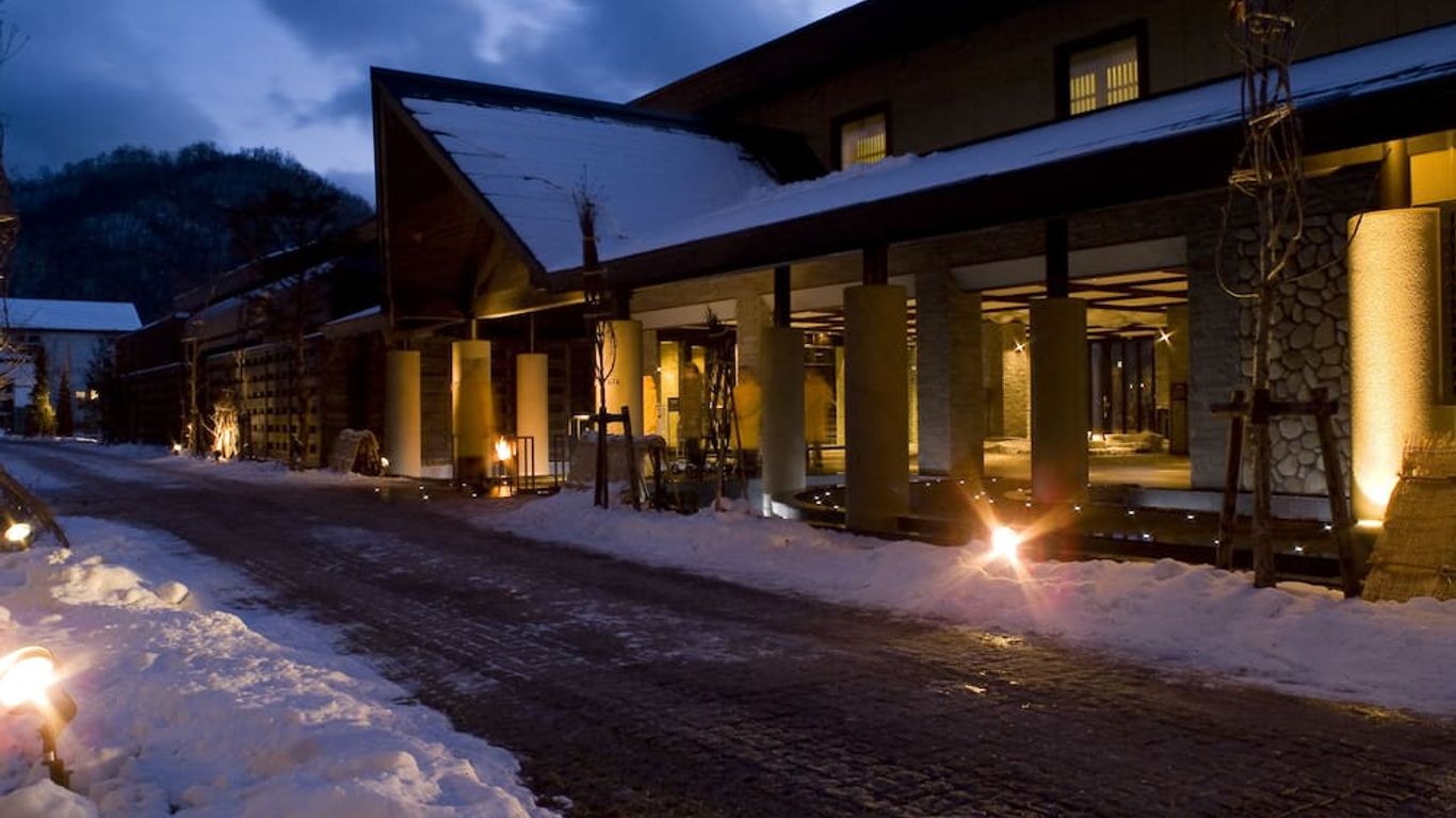 ليك شيكوتسو تسوروجا ريزورت سبا