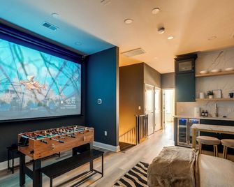 1 Mi to Dtwn Hot Tub Haven in Richmond! - Richmond - Sala de estar