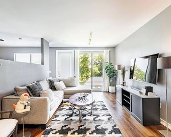 2 Br Oak Lawn Condo Wfh Setups Gated Parking - Dallas - Sala de estar