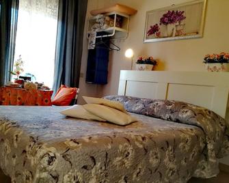 La Perla B & B - Ciampino - Camera da letto
