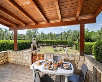 Farmhouse in Vieste near Gargano Coast - Vieste - Patio