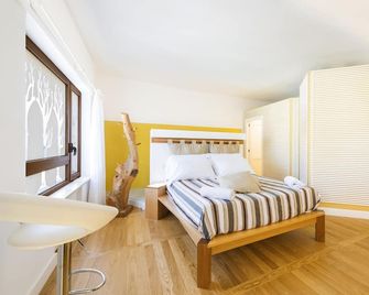 Luiselle Charming Accommodation Sorrento City Center - Sorrento - Bedroom