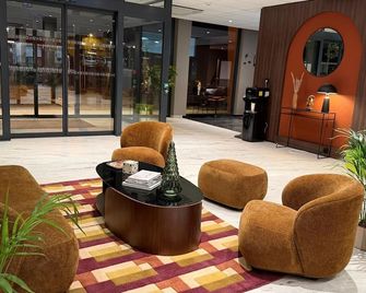 Nehô Suites Saint Jean de Maurienne - Сен-Жан-де-Морєнн - Лоббі