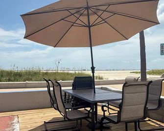 iBeach Resort - טרז'ר איילנד - מרפסת