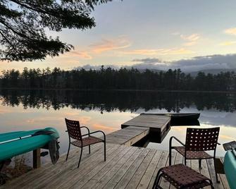 Custom house overlooking Berry Pond - Moultonborough