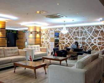 Cevaher Hotel & Suites - Yomra - Lounge