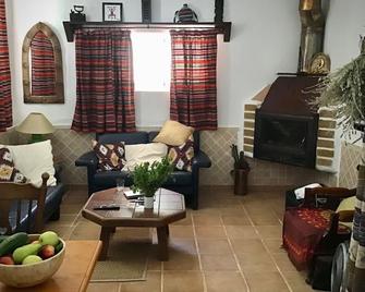3 Bed Lodge - Sleeps 6 - Pool - Terrace - Parking - Loja - Huiskamer