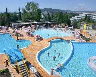 Hotel Com - Albena - Pool