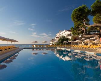 إتش توب كاليتا بالاس - بلاتجا دو أرو - حوض السباحة