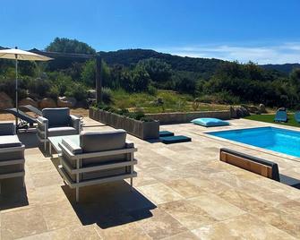 Villa with infinite view, private pool. - Figari - Pool